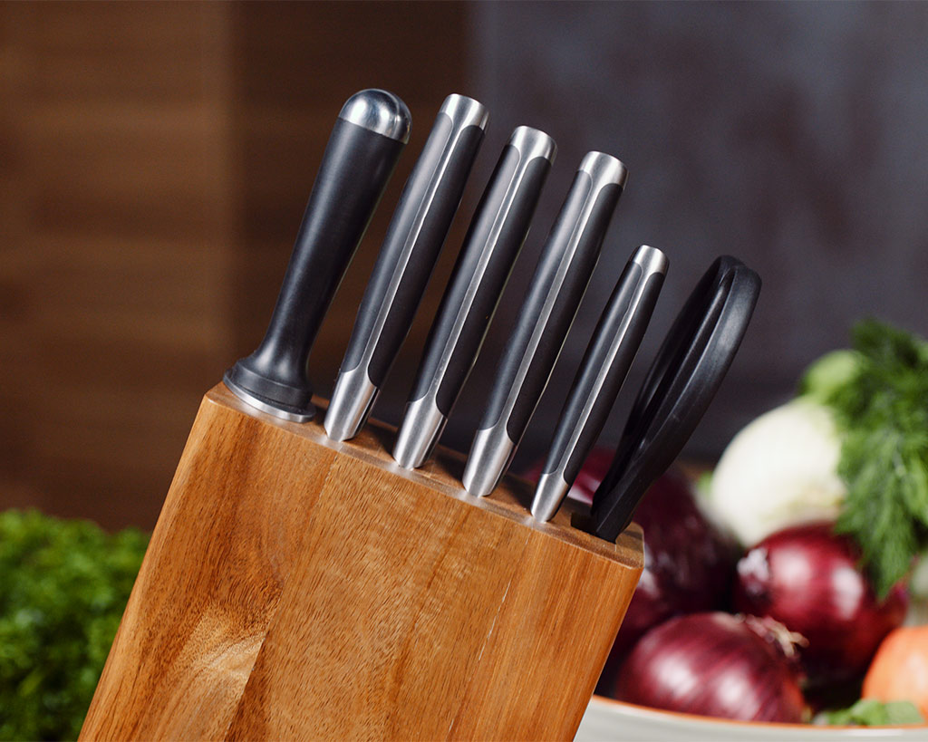 Kilne Knife Set in kitchen